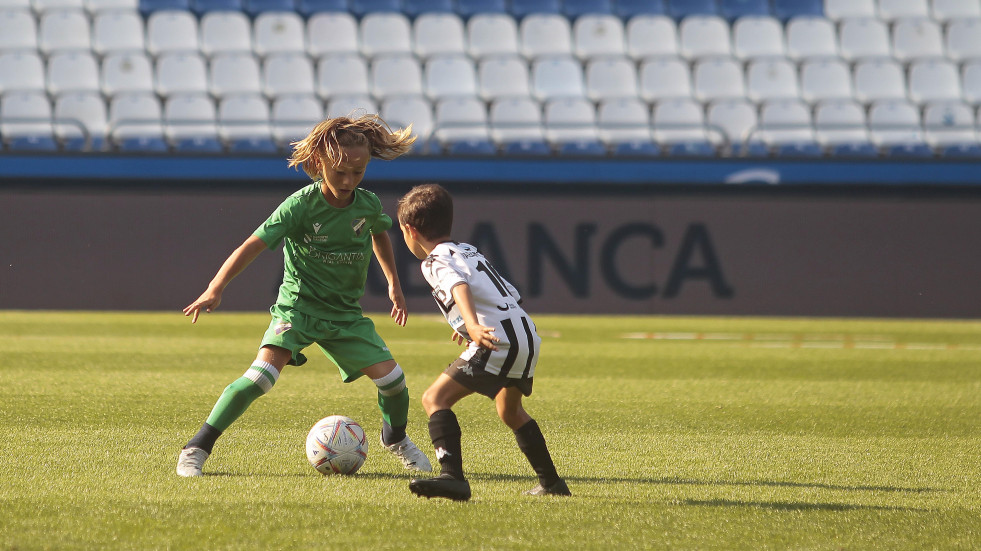 El Trofeo Mini Teresa Herrera con los más pequeños del Dépor, Victoria y Ural