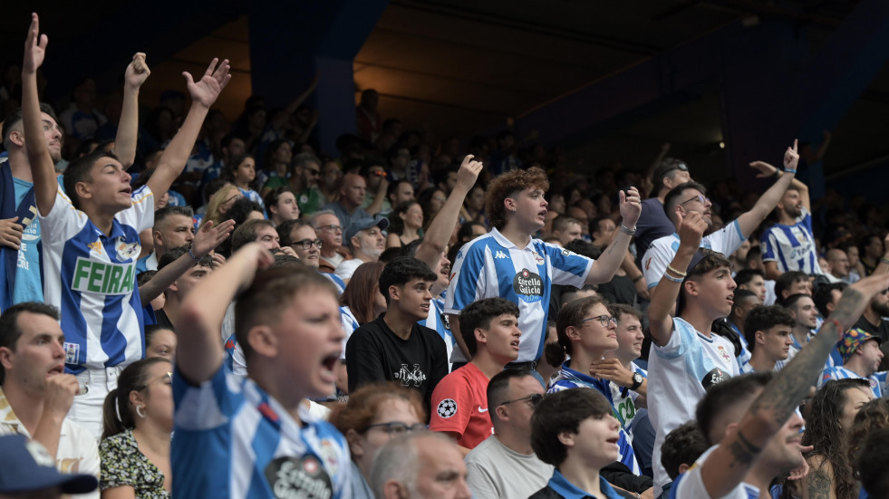 La vuelta del Depor al fútbol profesional, en imágenes