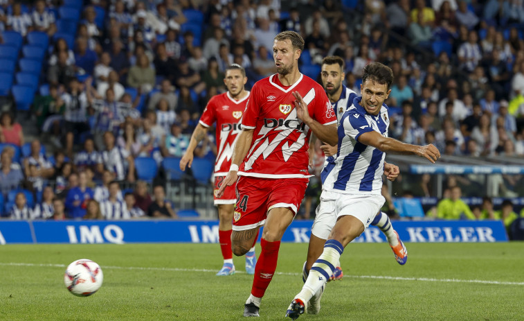 Dos rayos fulminan a la Real en el estreno liguero
