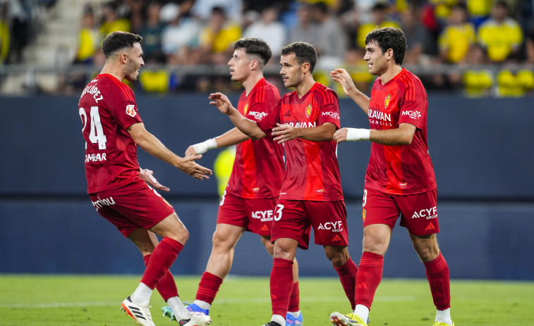 El Real Zaragoza se estrena en La Romareda con victoria ante el Elche  (3-0)