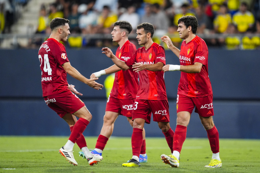El Real Zaragoza se estrena en La Romareda con victoria ante el Elche  (3-0)