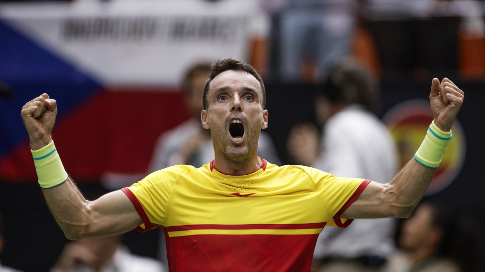 Roberto Bautista da el primer punto en el debut de España ante Chequia