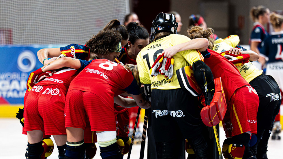 La selección femenina arrolla a Francia (8-2) y se cita con Argentina en las semifinales del Mundial