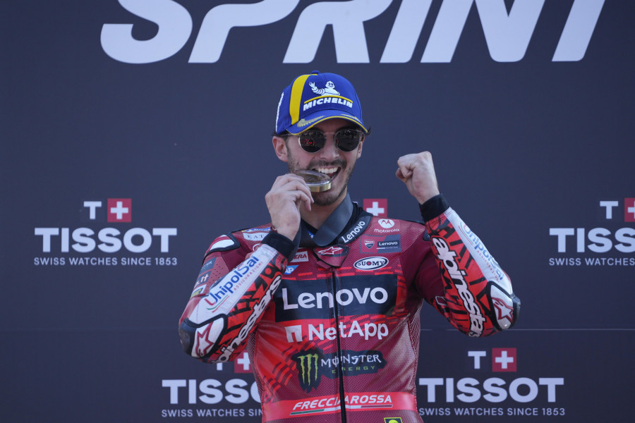 Bagnaia hace del error de Martín una nueva victoria; Canet y Furusato en 'pole position'
