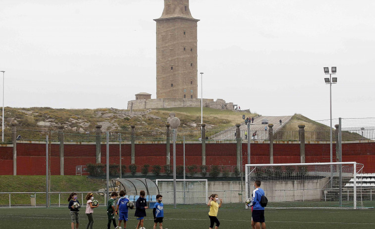 Los partidos de fútbol 8 de este sábado en la Torre se trasladan al domingo por el inicio de 'Coruña Corre'