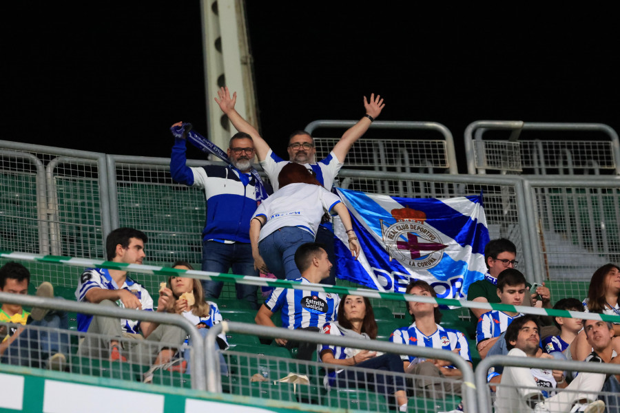 El Deportivo acuerda con el Elche ceder la máxima capacidad de la zona visitante para el posible ascenso en Riazor