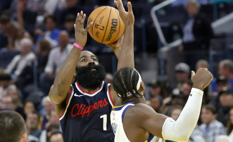 James Harden se convierte en el segundo máximo triplista de la historia de la NBA