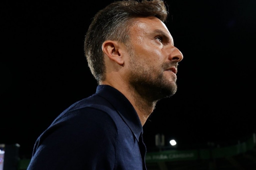 Rubén Albés, cesado tras la derrota del Sporting de Gijón ante el Tenerife