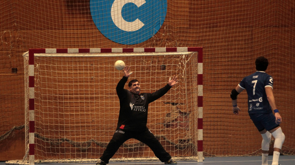 Arnedo y Juanka propulsan a un OAR que sigue en lo alto (33-28)