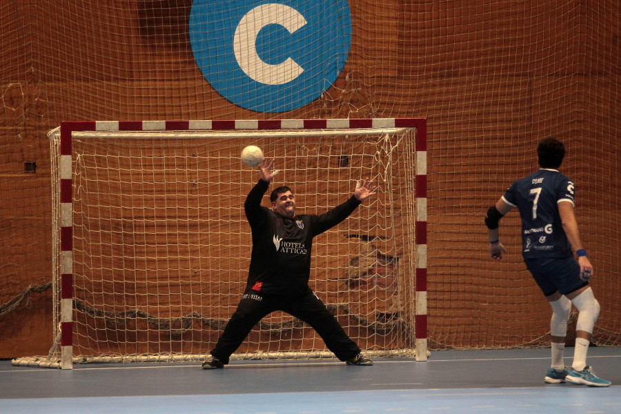 Arnedo y Juanka propulsan a un OAR que sigue en lo alto (33-28)