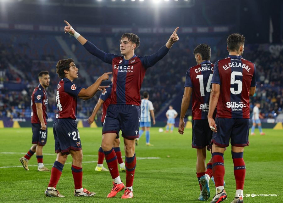 El Levante derriba el muro del Málaga (4-2)