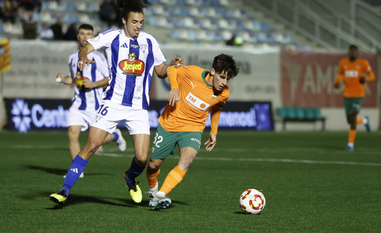 El Valencia pasa de ronda sin alardes ante el Ejea  (1-3)