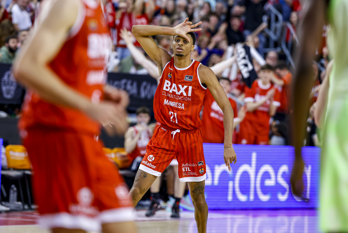 Derrick Alston Jr. BAX BAR Firmar acb Photo   Joaquin Alberch