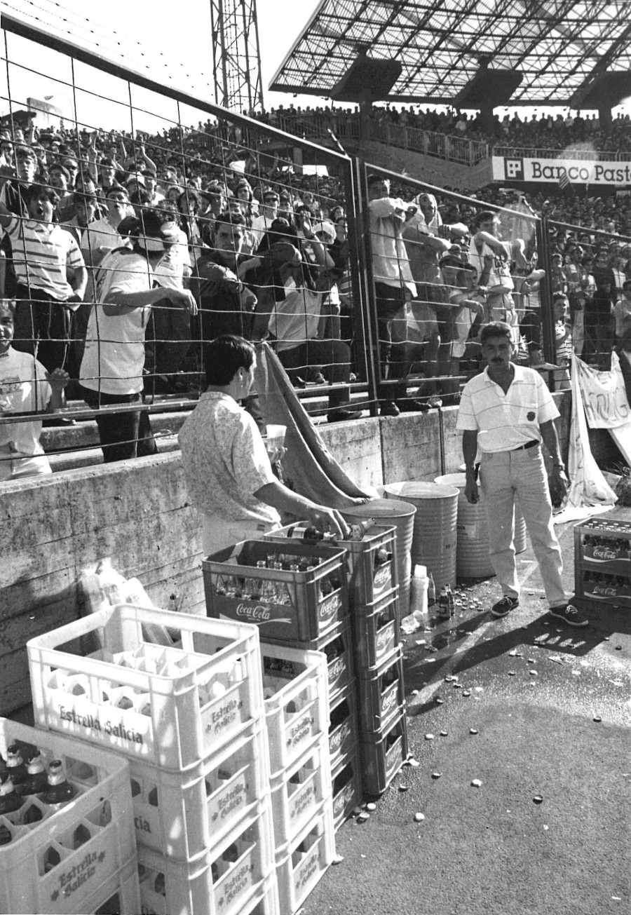 ÉRASE UNA VEZ | Cuando en Riazor los bares acudían al rescate de los aficionados