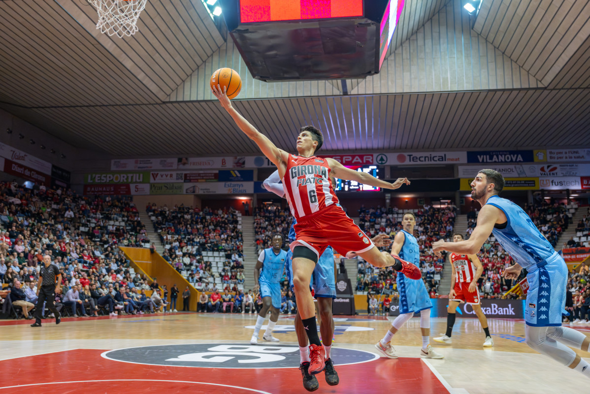 Juani marcos J09 GIR MBA Firmar acb Photo   Sergi Gerones