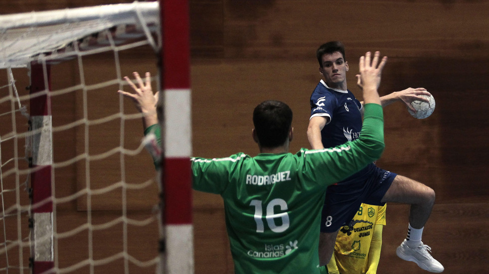 Agónico triunfo del líder OAR Coruña ante un combativo Porriño (31-32)