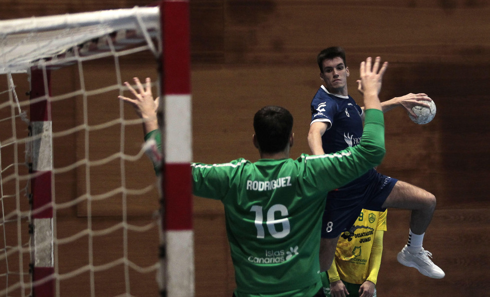 Agónico triunfo del líder OAR Coruña ante un combativo Porriño (31-32)