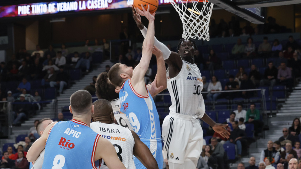 La fragilidad del Rio Breogán aplaca el desánimo del Real Madrid (106-69)