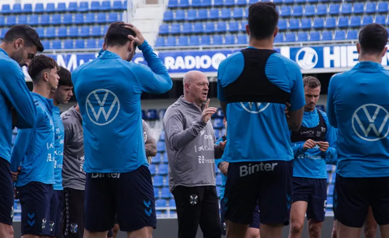 El Tenerife entrenó esta mañana en su estadio