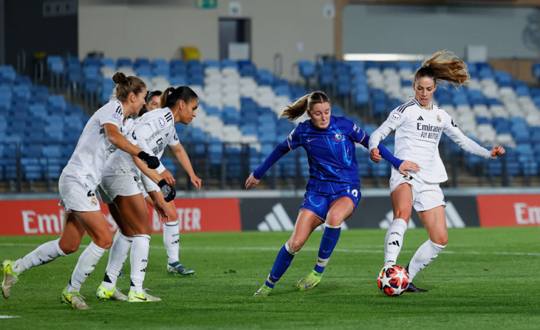 Dos penaltis seguidos impiden al Real Madrid acabar líder de grupo (1-2)