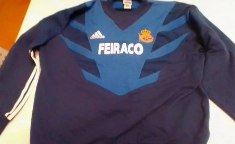 Un deportivista pierde una sudadera del Dépor en Tenerife y se la quieren revender por 110 euros