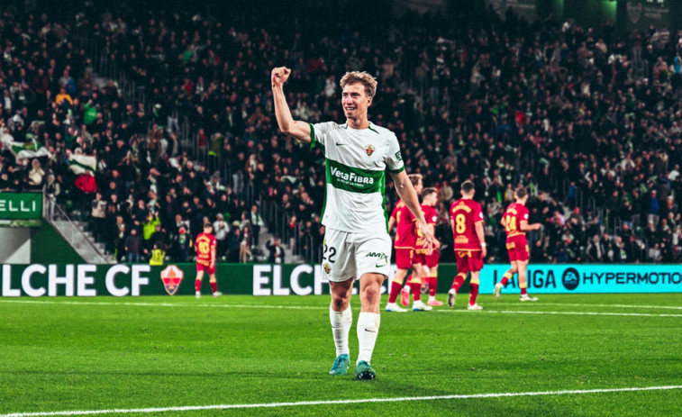 El Elche alcanza velocidad de crucero y profundiza en la crisis del Racing de Santander (3-0)