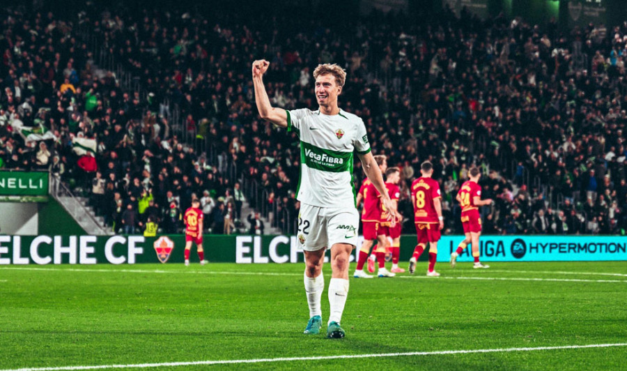 El Elche alcanza velocidad de crucero y profundiza en la crisis del Racing de Santander (3-0)