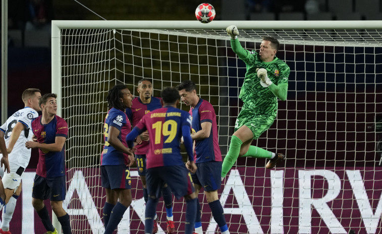 El Barcelona desaprovecha el pinchazo del Liverpool y acaba segundo  (2-2)