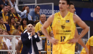 Albert Oliver: “El Leyma Coruña juega muy bien al baloncesto dentro de su estilo”