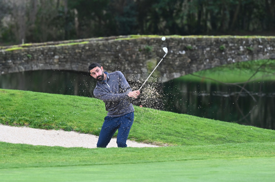 Antón Vázquez, el golfista coruñés que cambió la oficina por el ‘green’