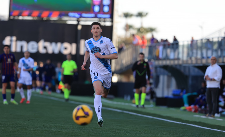 Debut precipitado de Tosic en el Dépor por el golpe de calor de Obrador