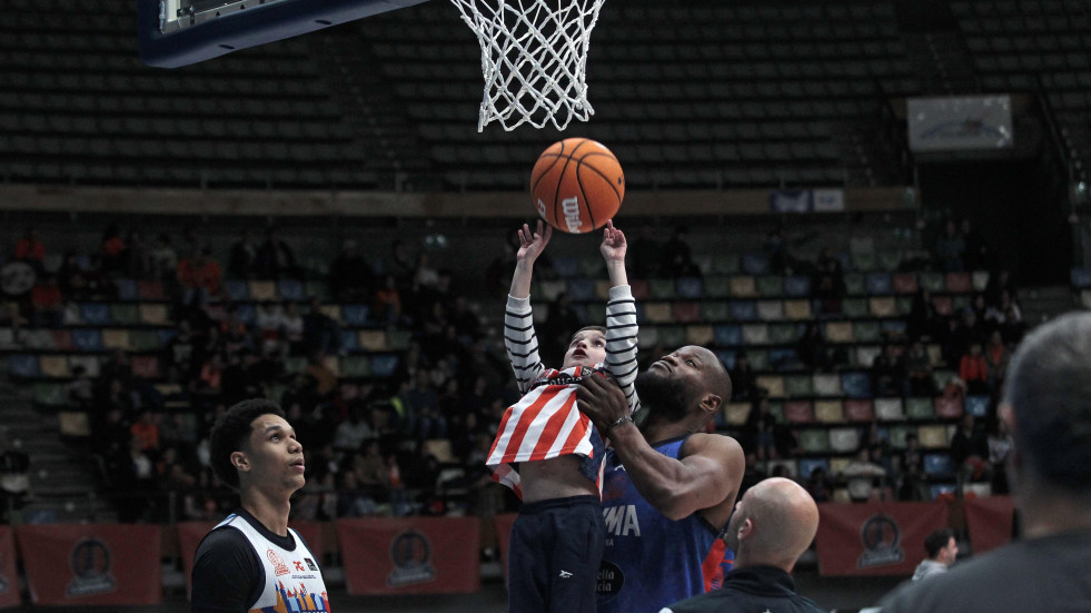 Baloncesto para todos en el Coliseum