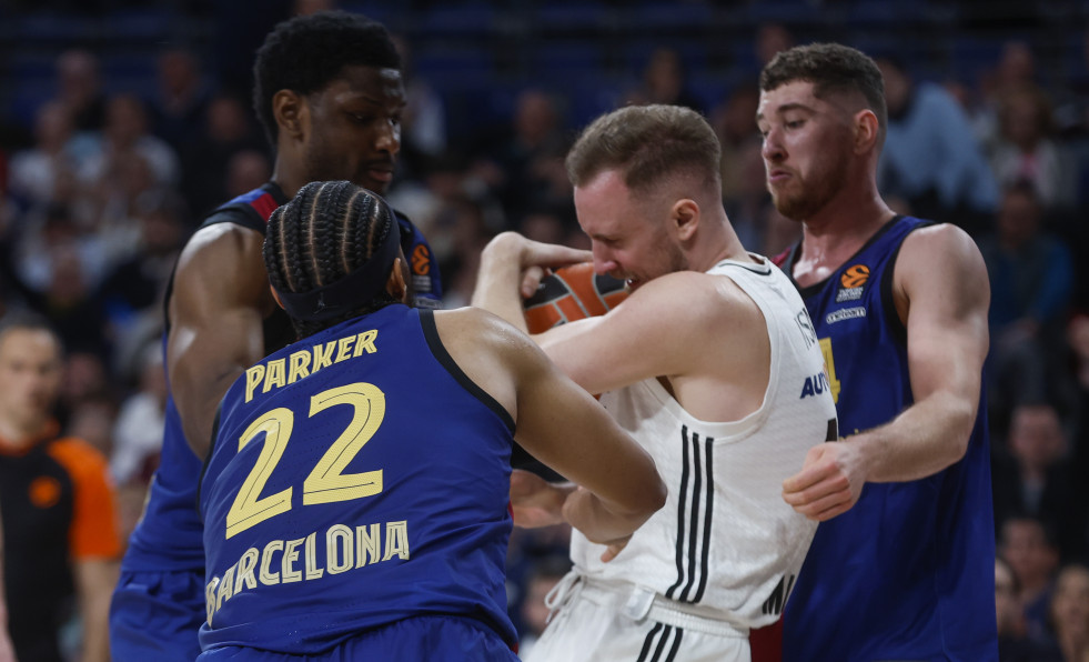 El Real Madrid se adueña de los clásicos y acrecienta la crisis del Barça (96-91)