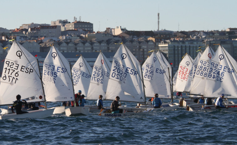 Alonso y Chamorro, primeros líderes del Gallego de Optimist