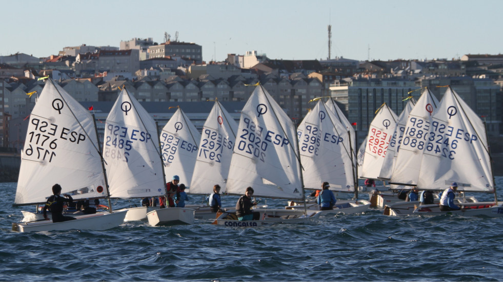 Alonso y Chamorro, primeros líderes del Gallego de Optimist