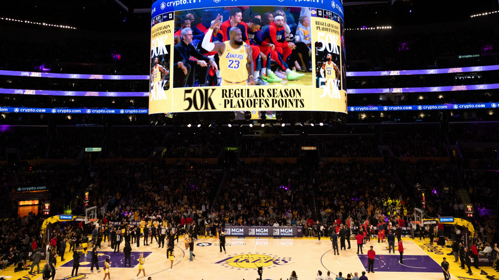 LeBron corona la cima de los 50.000 puntos