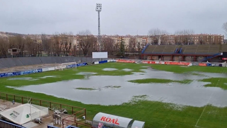 El Ávila-Bergantiños está en riesgo porque la lluvia ha anegado el estadio
