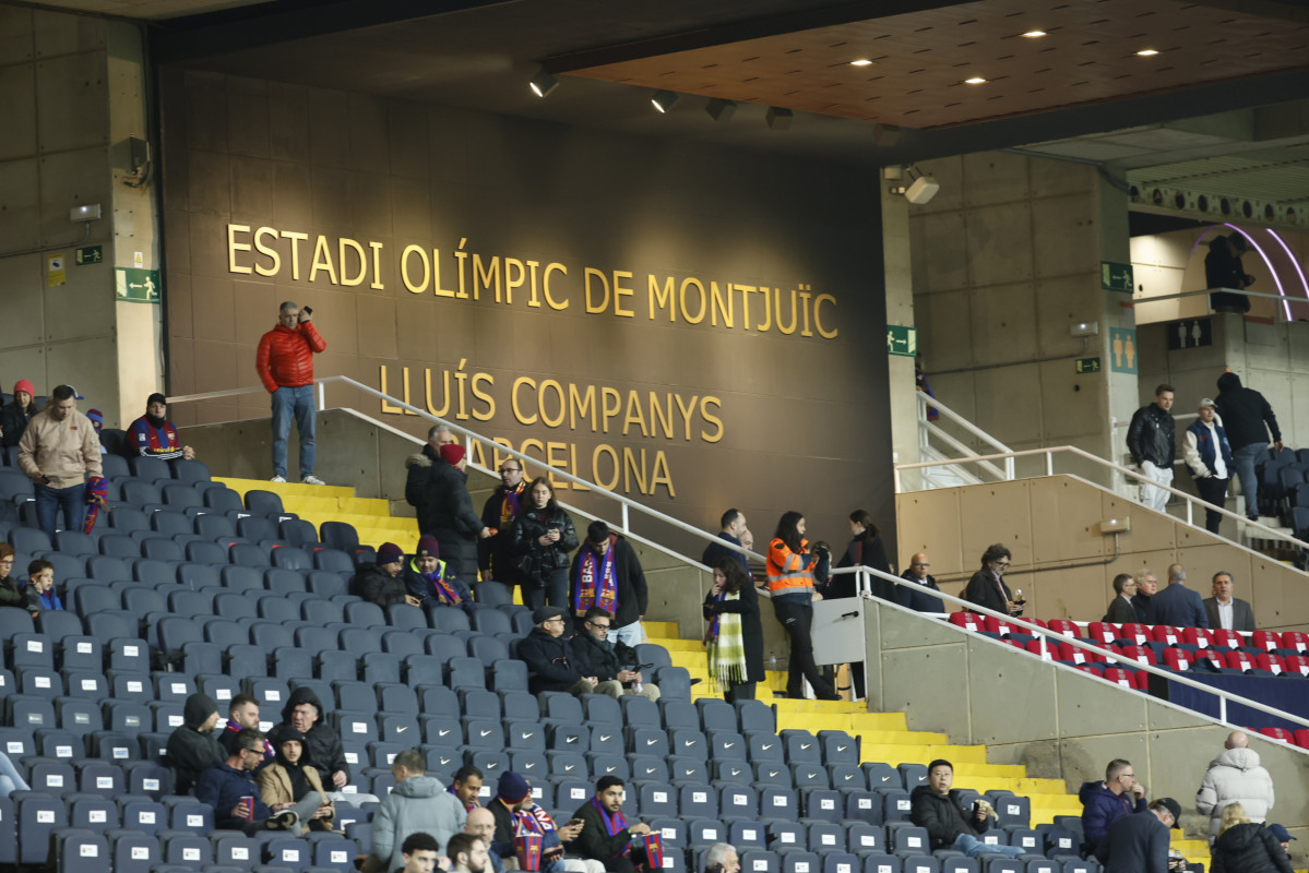 Vista de las gradas vacu00edas por la suspensiu00f3n del partido de la jornada 27 de LaLigaEA Sports entre el Barcelona y el Osasuna, de