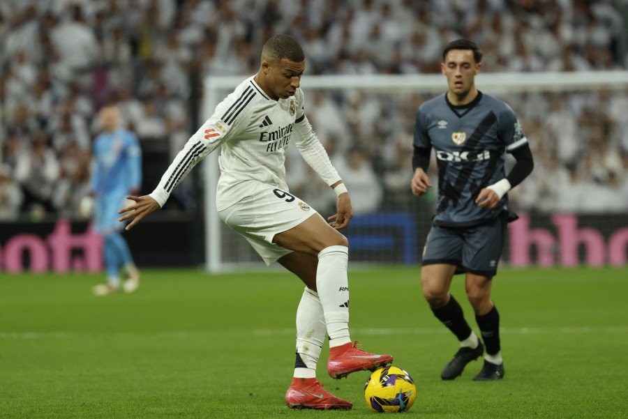 El Real Madrid alcanza al Barcelona en el primer puesto tras derrotar al Rayo Vallecano (2-1)