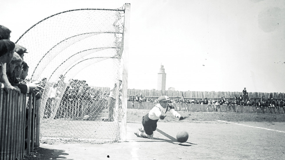 Campo de San Amaro: Fútbol a los pies de la Torre antes de la Ciudad Deportiva