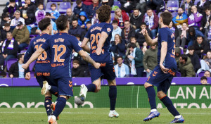 Marcos Alonso, de penalti, acerca al Celta a Europa y hunde al Valladolid (0-1)
