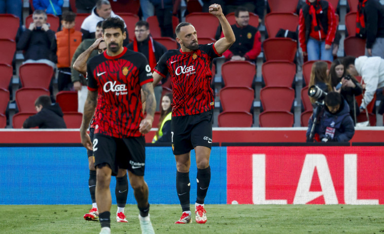 La locura se presenta en Son Moix y confirma la candidatura europea del Mallorca (2-1)