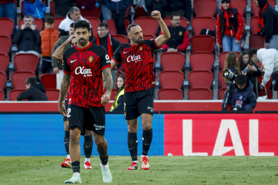La locura se presenta en Son Moix y confirma la candidatura europea del Mallorca (2-1)