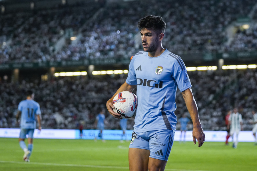 El Burgos continúa su racha ascendente ante un Almería en picado (3-1)