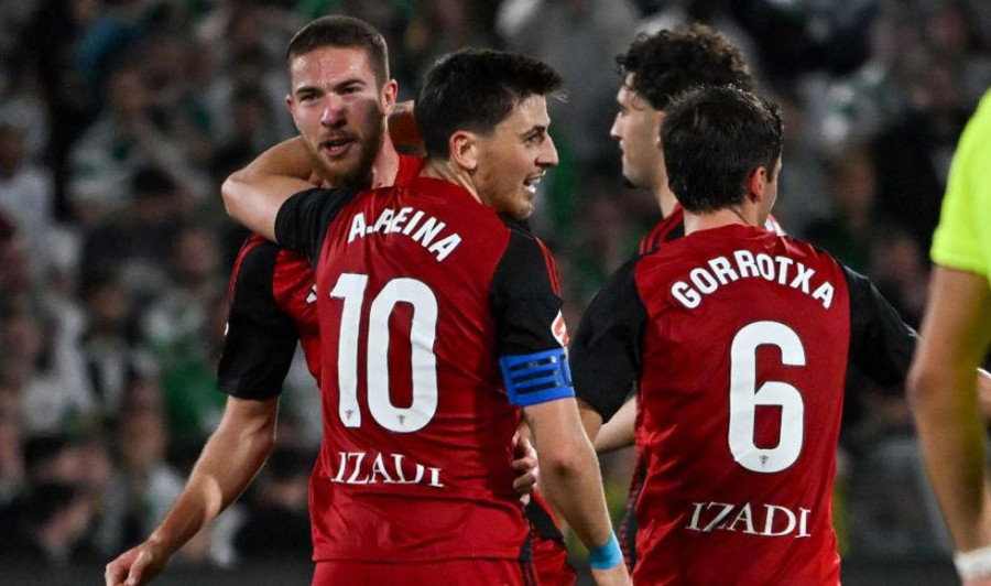El Mirandés prolonga su sueño tras ganar al Racing de Santander (2-1)