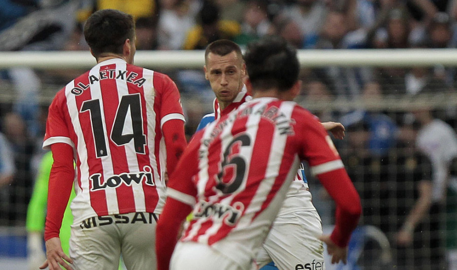 El Albacete se lleva tres puntos por la permanencia en El Molinón (0-2)