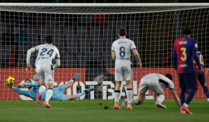 El Barcelona afianza el liderato derrotando al Osasuna (3-0)