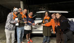 Un grupo de aficionados del Leyma esperó a Diego Epifanio hasta la madrugada para darle ánimos