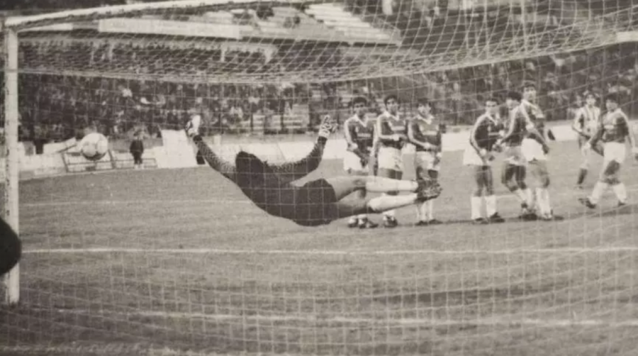 Sale a la luz el vídeo de la histórica doble falta de Agulló en Riazor