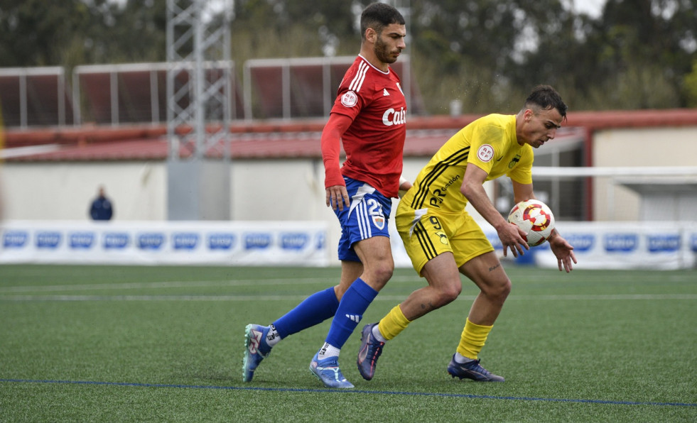 El Bergantiños se aleja del playoff tras una injusta derrota ante el Langreo